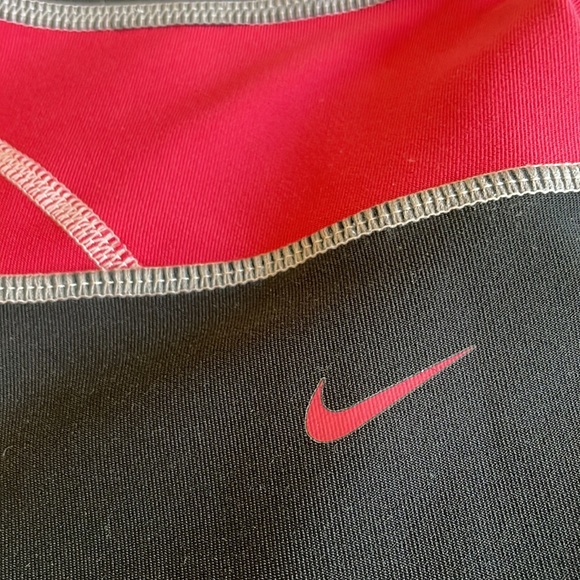 Flare athletic Nike leggings with red waistband stripe - Picture 3 of 3